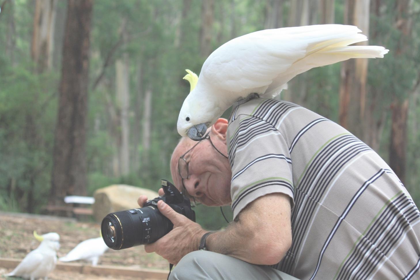 Gruppo di studenti durante sessione pratica di fotografia notturna
